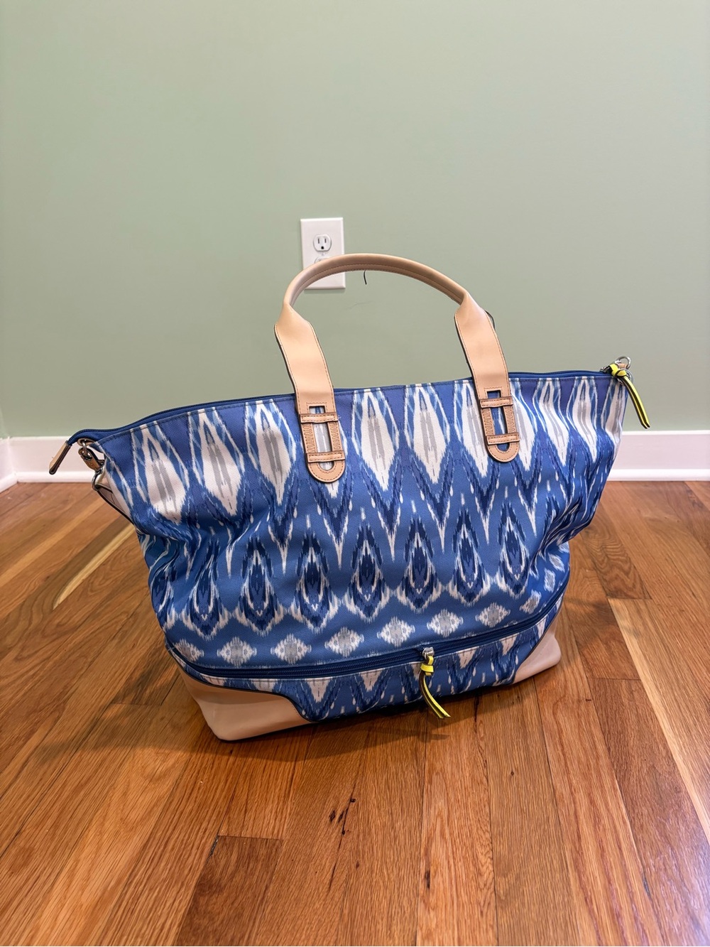 Stella & Dot Blue Ikat Expandable Weekender Travel Tote Bag